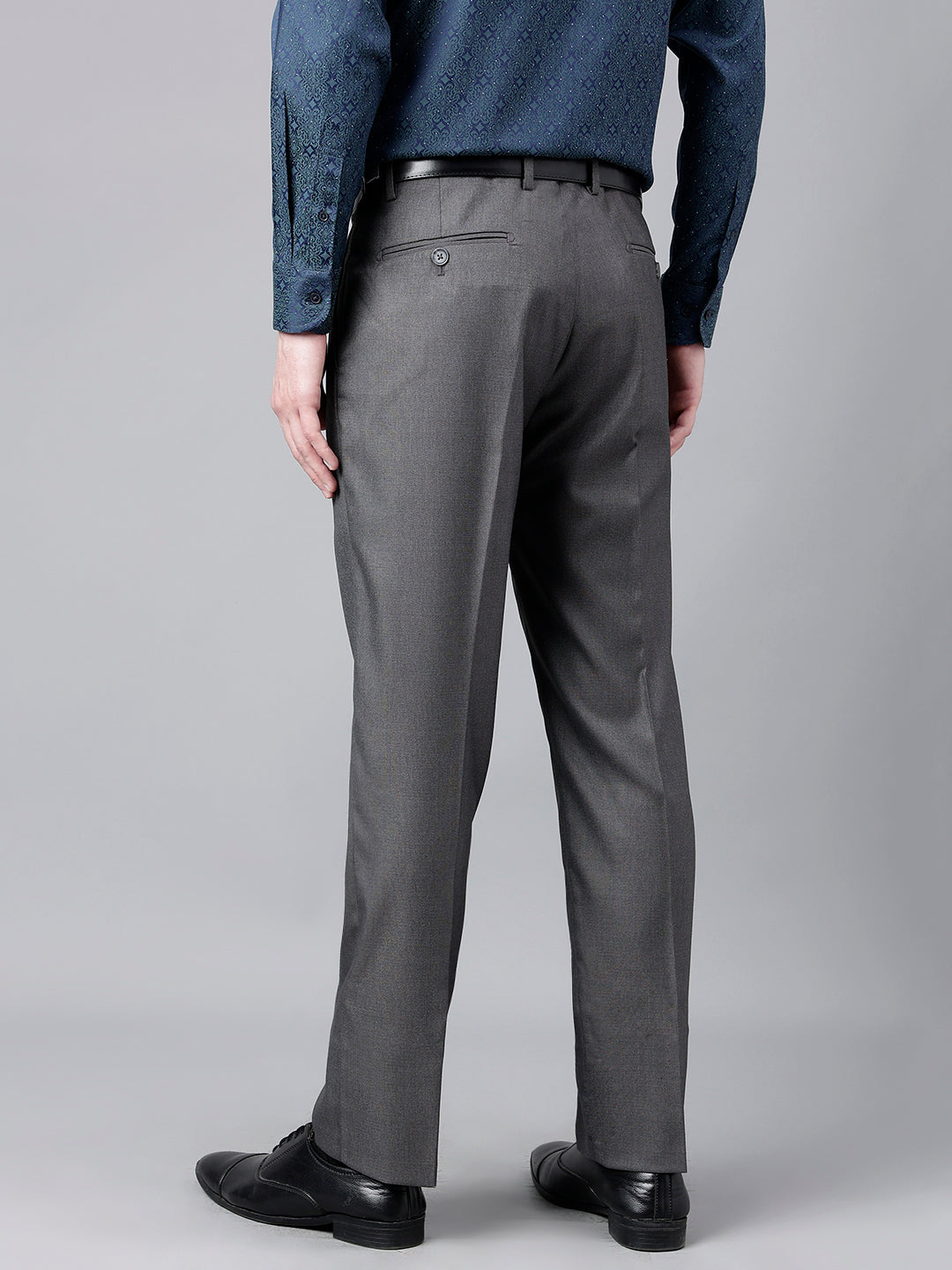 Men Smoke Grey Standard Fit Mid Rise Solid Formal Trouser