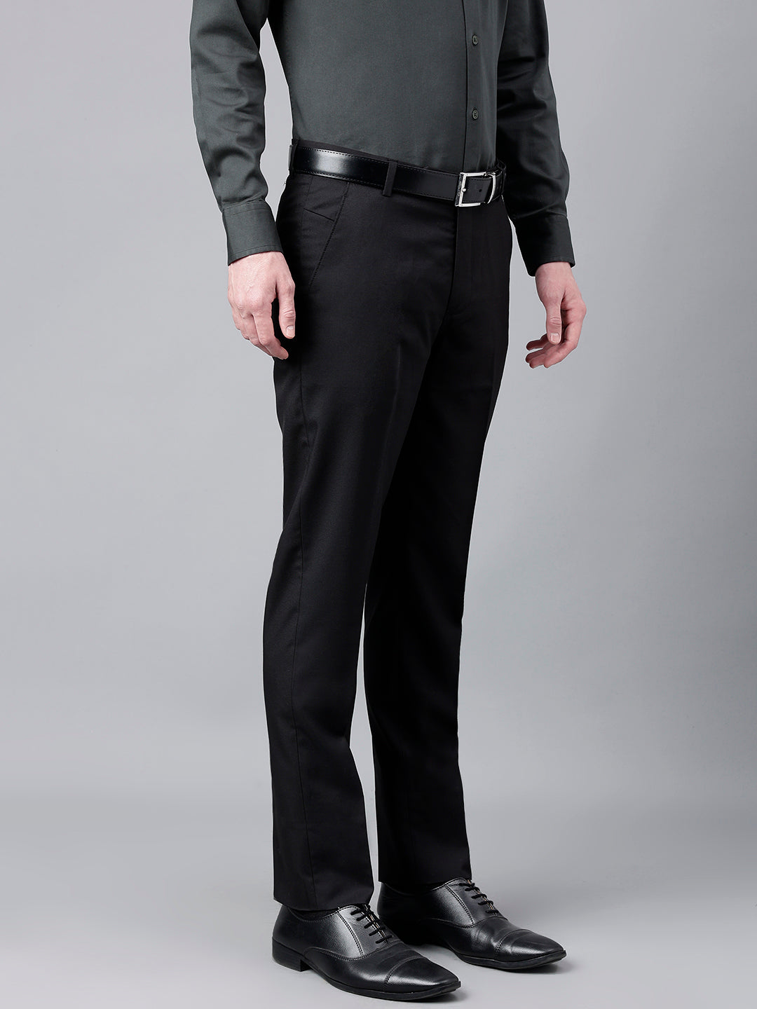 Men Black Standard Fit Mid Rise Solid Formal Trouser