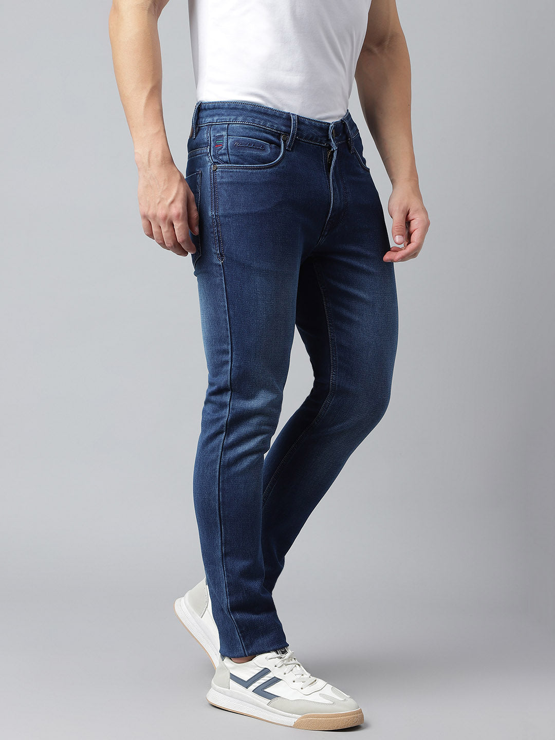 Men Indigo Slim Fit Mid Rise Clean Look Stretchable Jeans