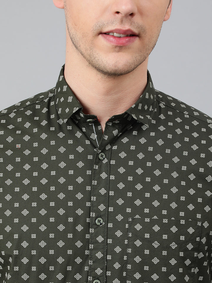 Men Olive Standard Fit Printed Casual Shirt