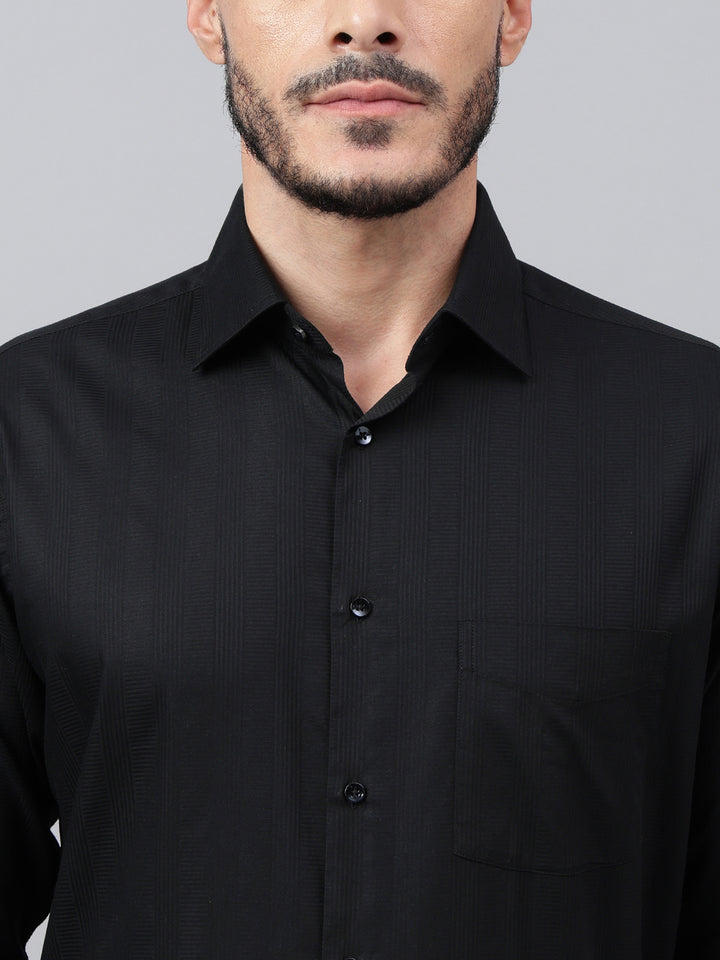 Men Black Solid Standard Fit Club Wear Shirt