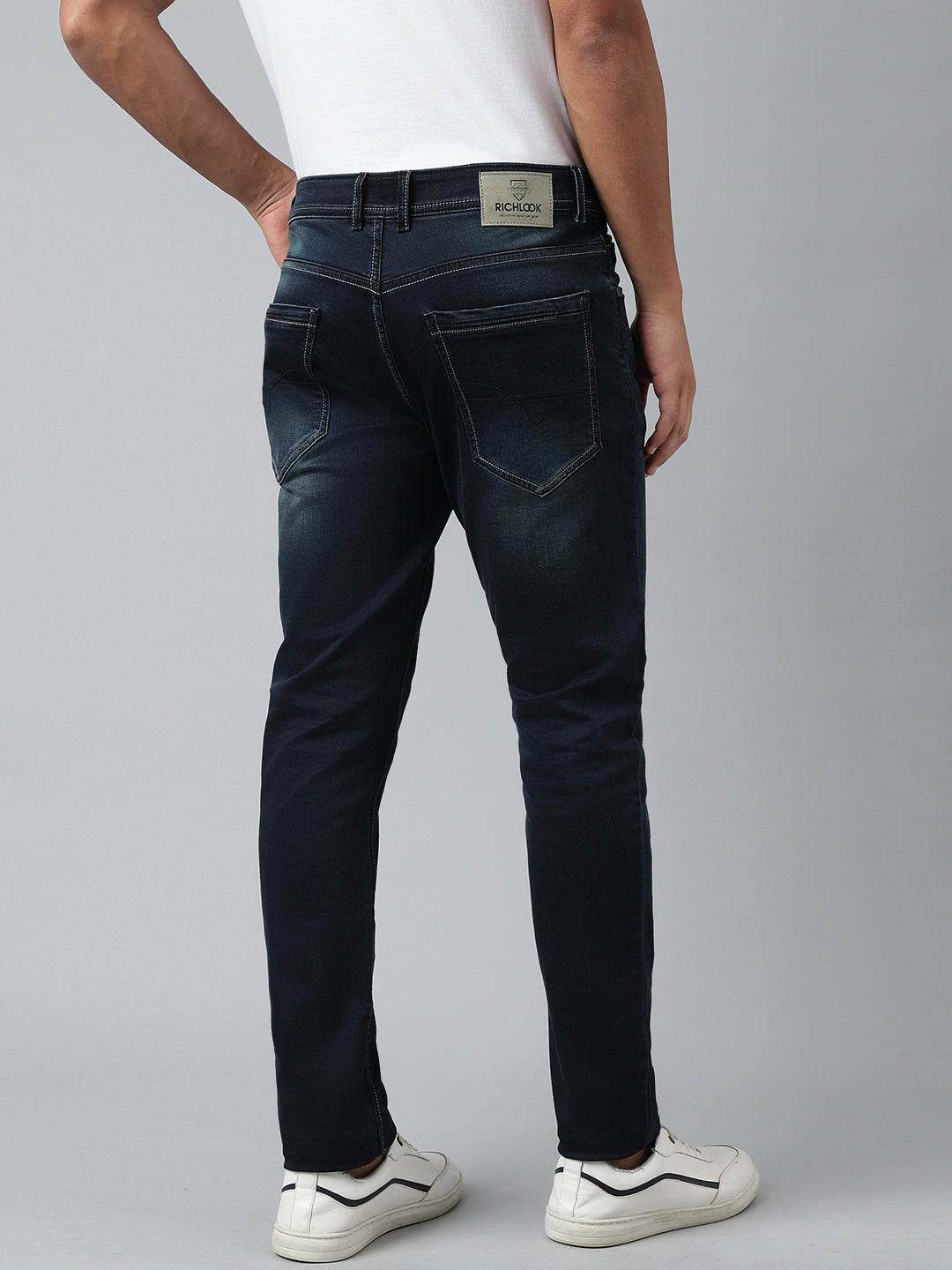 Men Indigo Tint Slim Fit Washed Mid Rise Stretchable Jeans