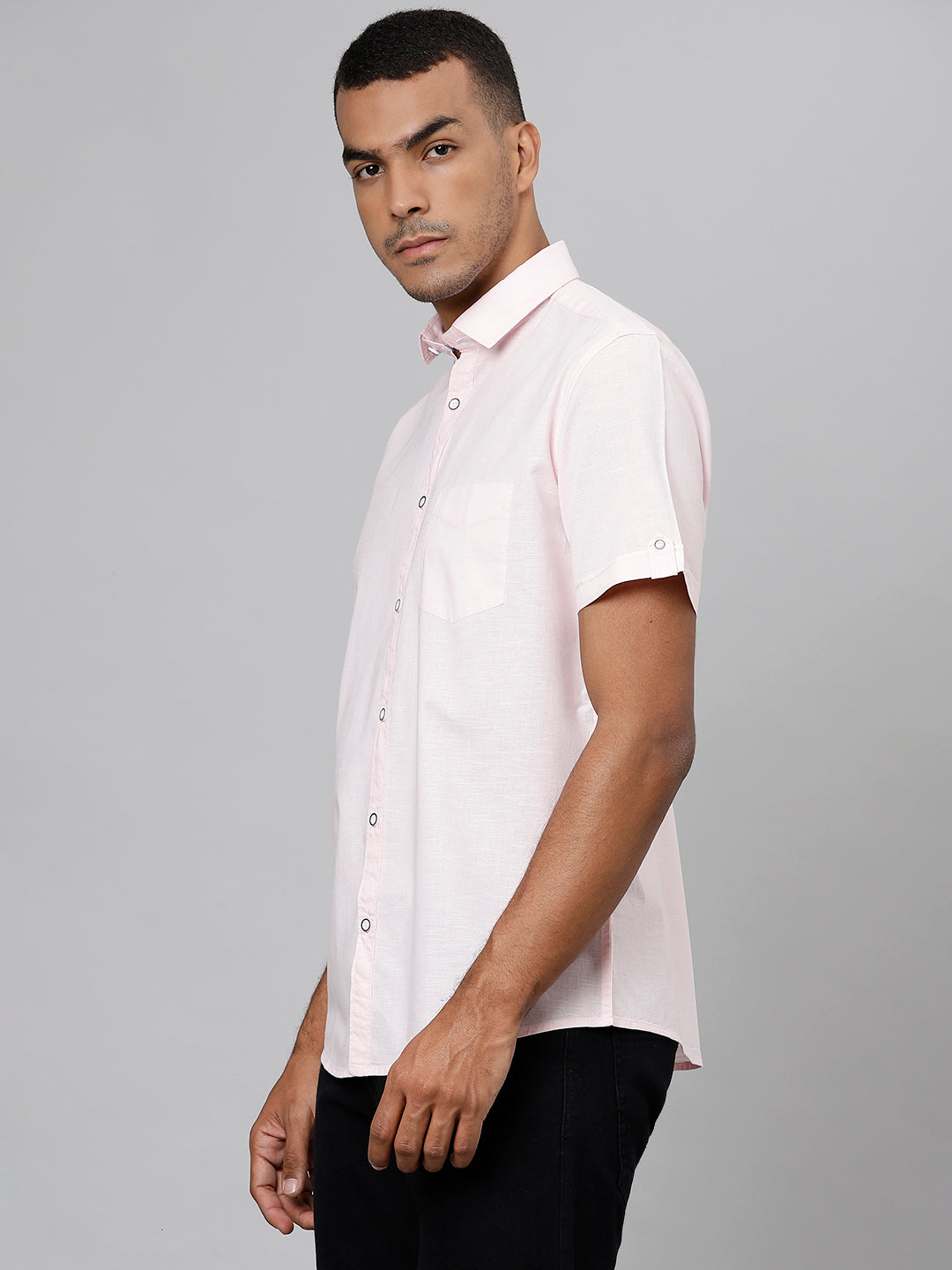 Men Pink Slim Fit Solid Casual Shirt