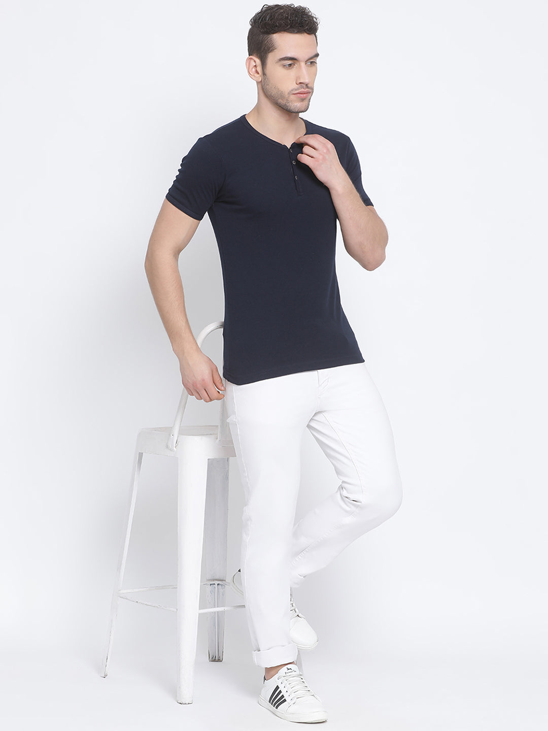 Men Navy Regular Fit Solid Henley Neck T-Shirt