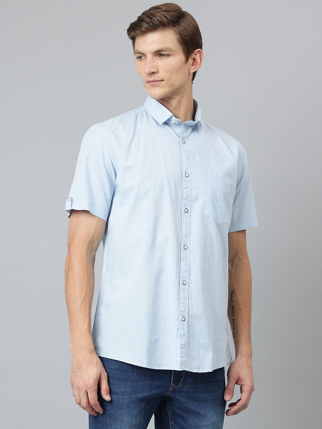 Men Blue Slim Fit Solid Casual Shirt